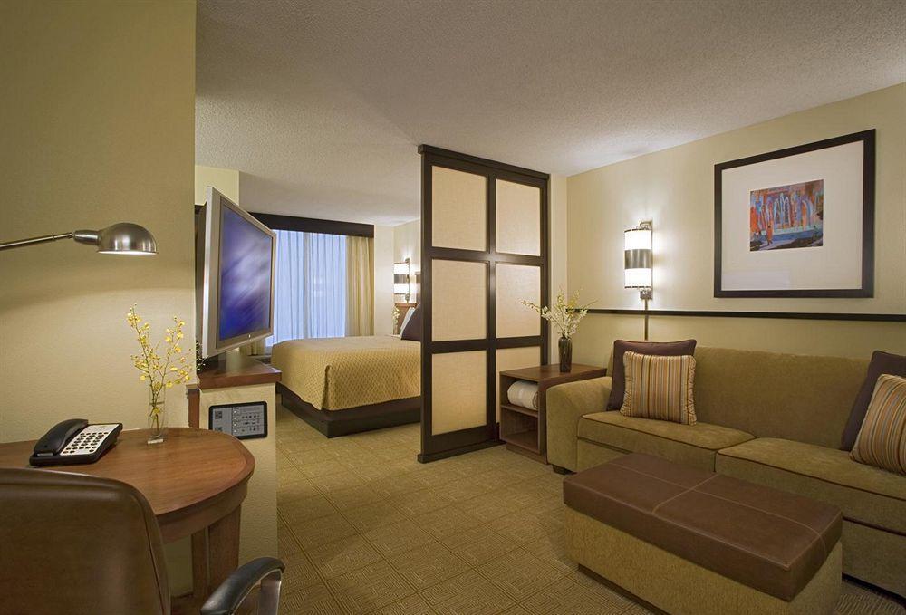 Hyatt Place Des Moines Downtown Стая снимка