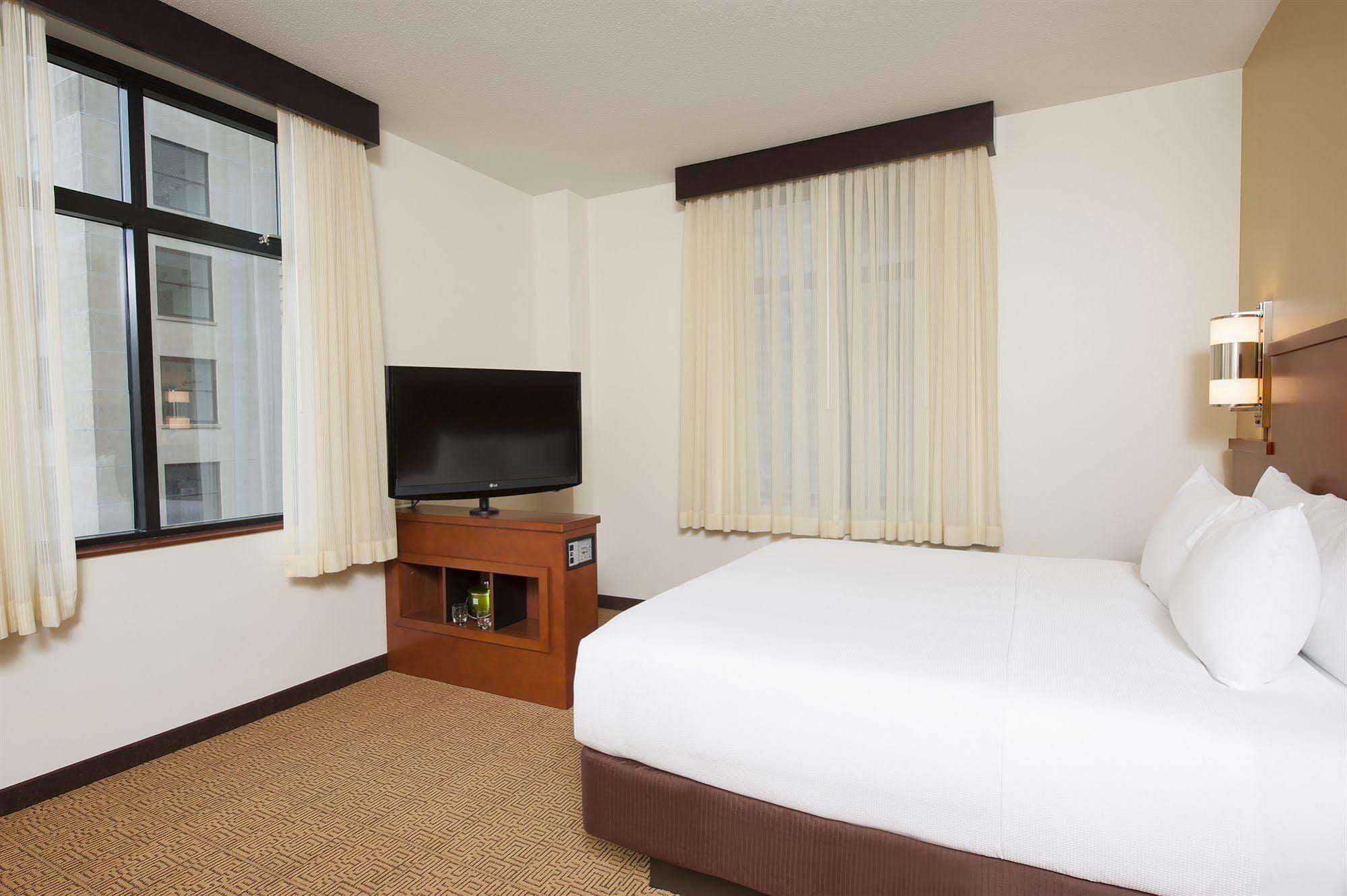 Hyatt Place Des Moines Downtown Екстериор снимка