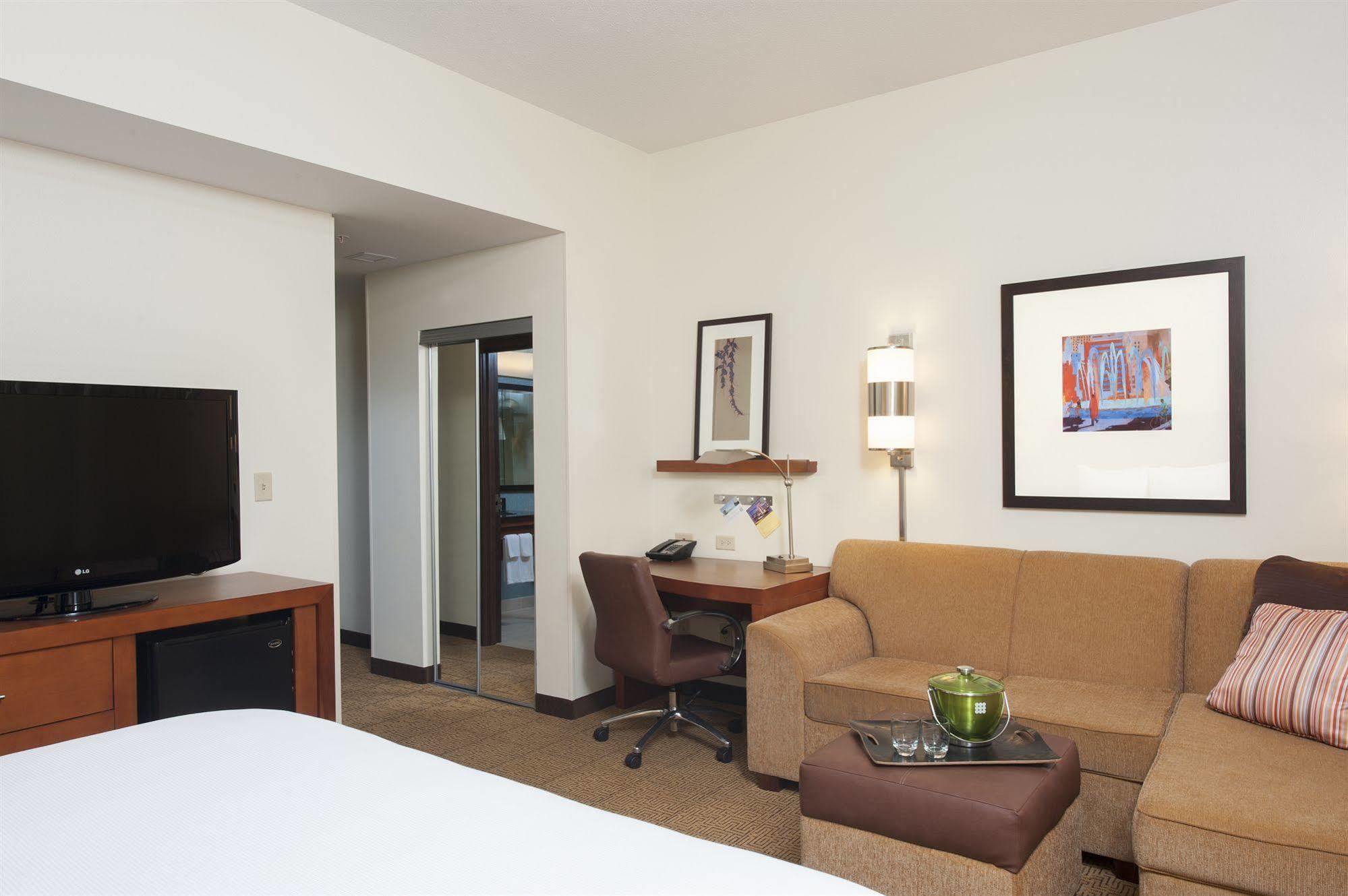 Hyatt Place Des Moines Downtown Екстериор снимка